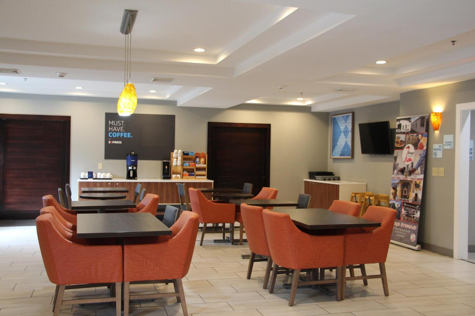 Holiday Inn Express & Suites Wytheville By Ihg Exterior photo