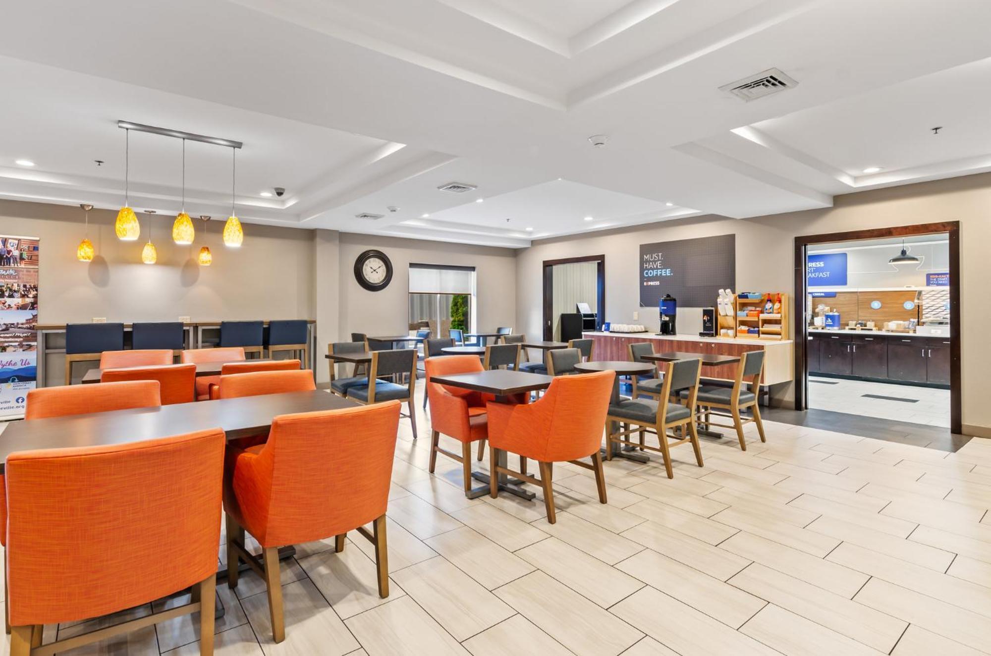 Holiday Inn Express & Suites Wytheville By Ihg Exterior photo
