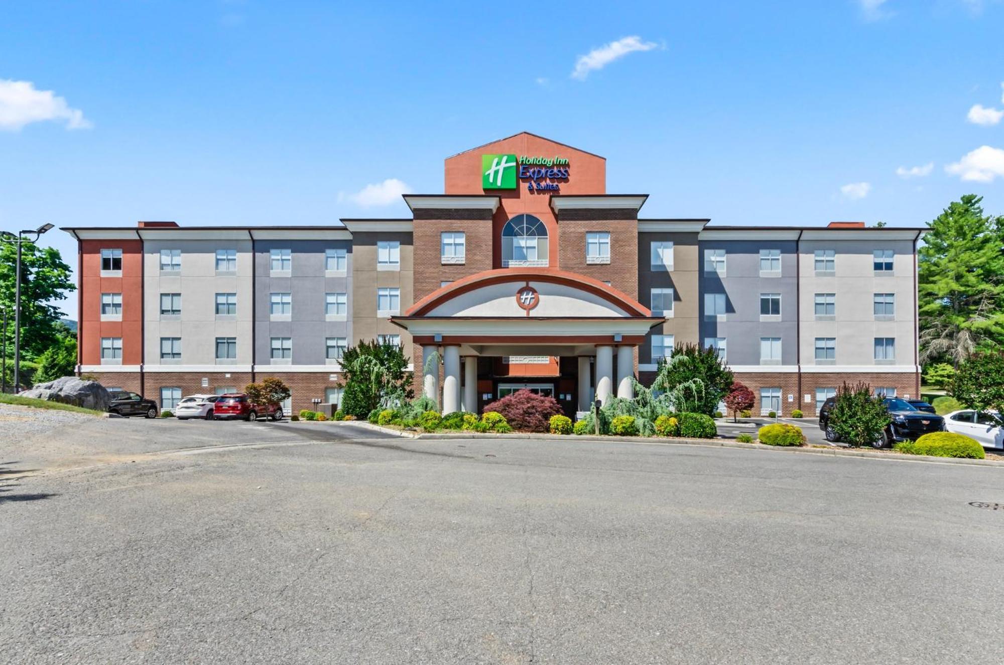 Holiday Inn Express & Suites Wytheville By Ihg Exterior photo